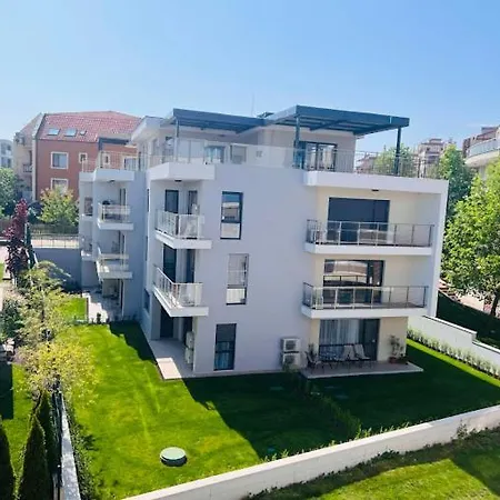Apartment Sunny Garden Deluxe Burgas